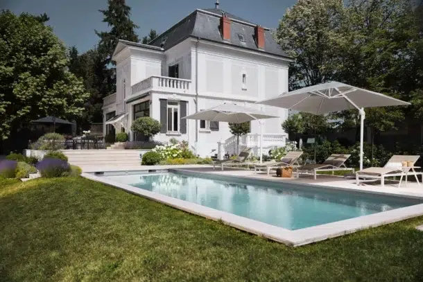 Villes & Paysages - architectes paysagistes_Tassin-la-demi-lune_Création d'une piscine dans le prolongement des terrasses_1